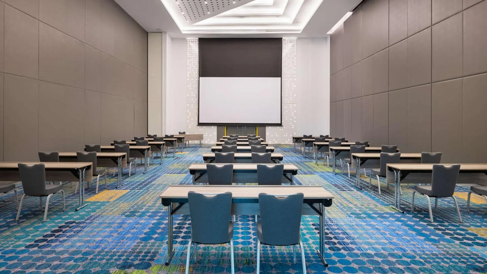 Radisson Red Dubai Silicon Oasis Hotel 4*,